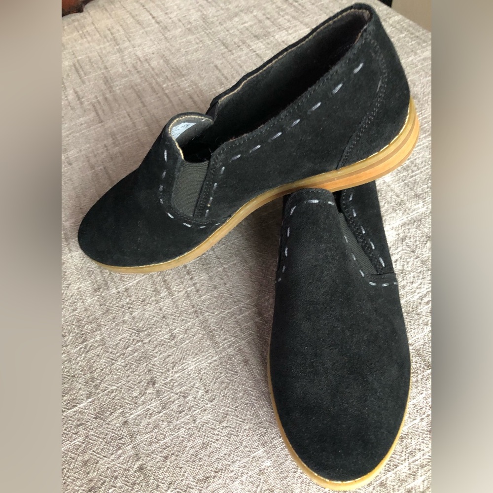 Hush Puppies Cami Slip on 7 M Black Suede New In Box